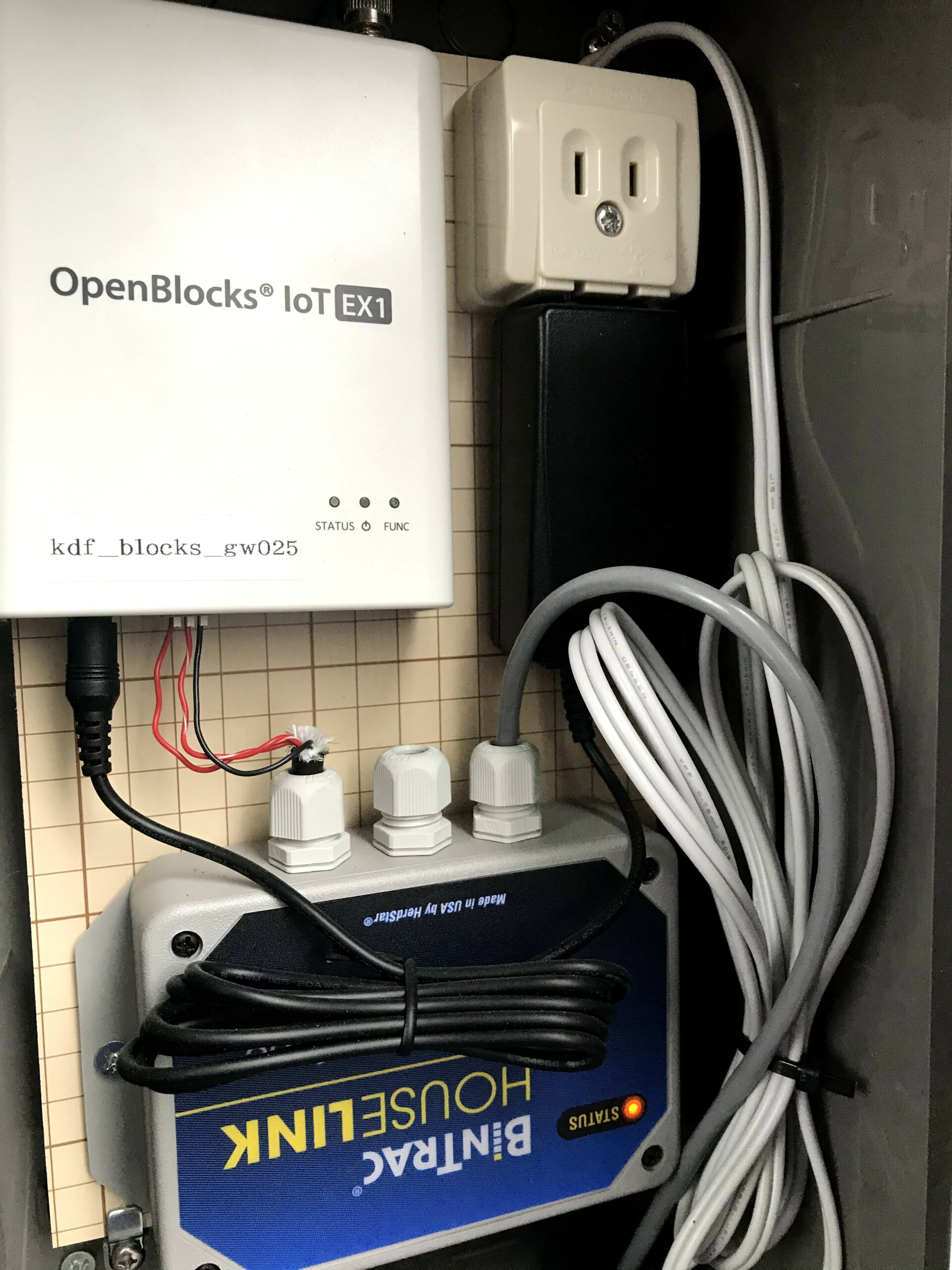 屋外ボックス内に設置したOpenBlocks EX1